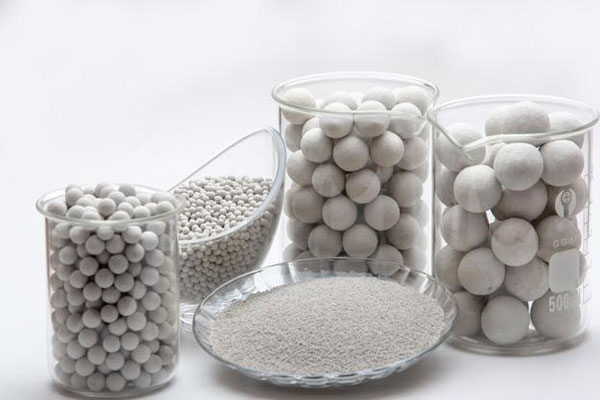 Activated alumina ceramic balls